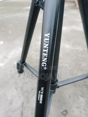 Tripod. Yunteng Vct- 880rm