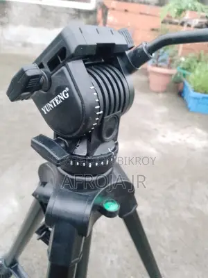 Tripod. Yunteng Vct- 880rm
