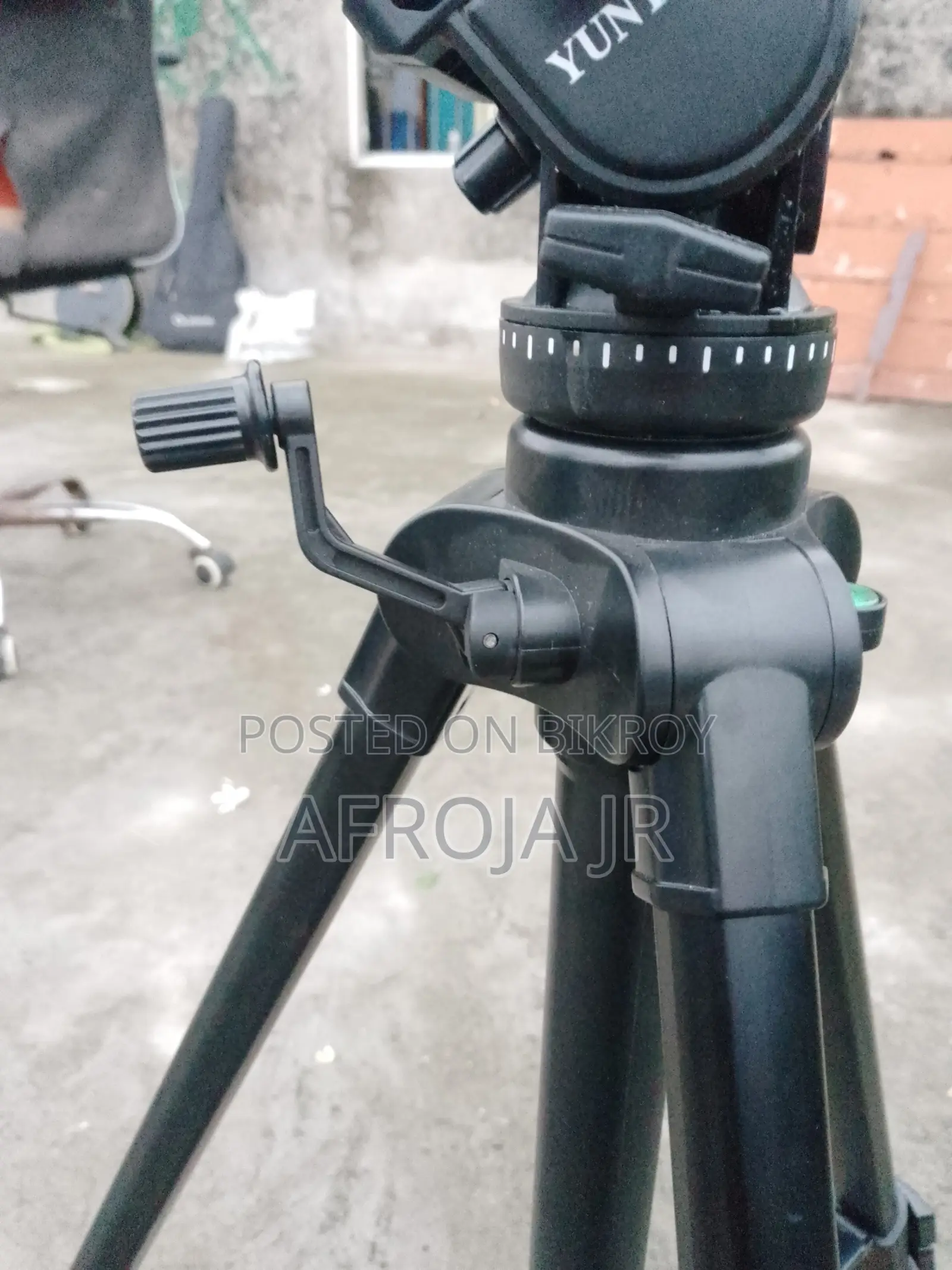 Tripod. Yunteng Vct- 880rm