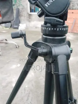 Tripod. Yunteng Vct- 880rm