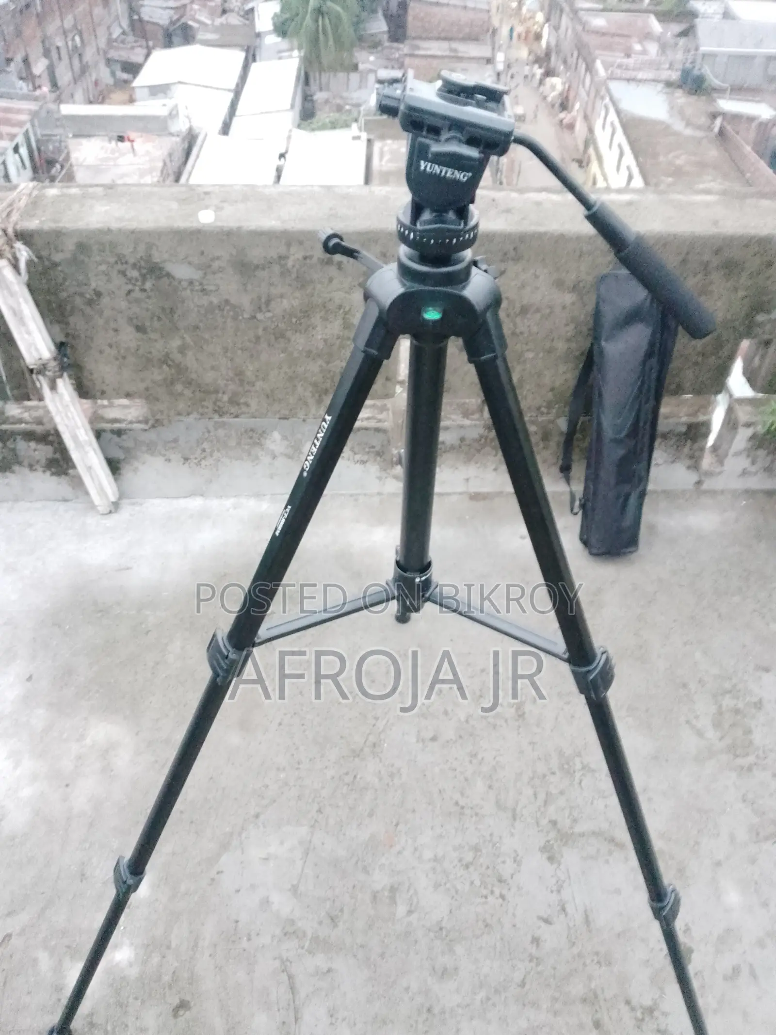Tripod. Yunteng Vct- 880rm