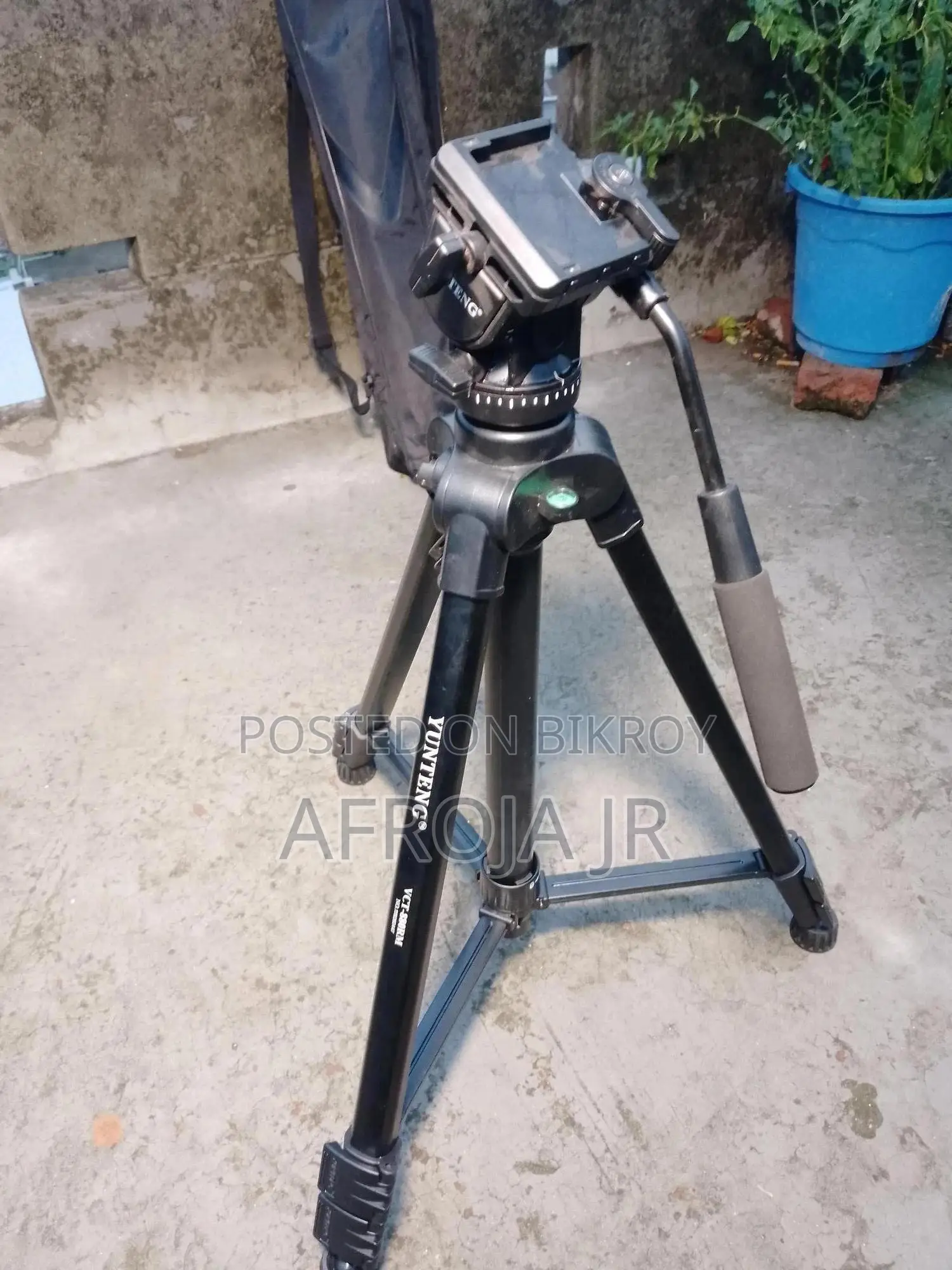 Tripod. Yunteng Vct- 880rm