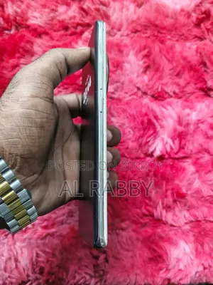 রিয়েলমি ১২ প্রো+ ৫১২ জিবি হোয়াইট