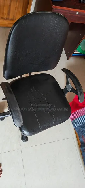 অফিস চেয়ার অ্যাডজাস্টেবল