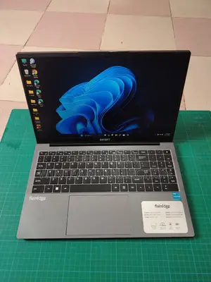 Laptop 8GB Intel SSD 256GB