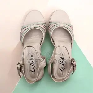 Brand New Ladies Heel (Size: 10)