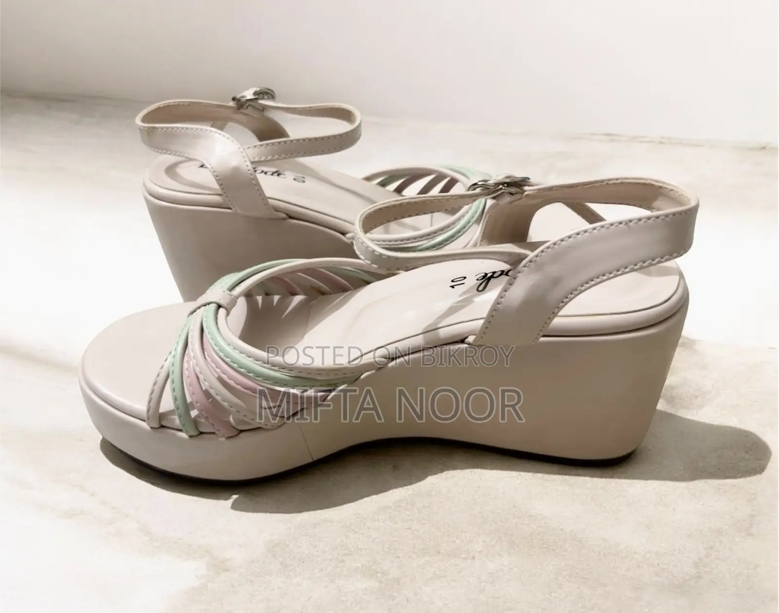 Brand New Ladies Heel (Size: 10)