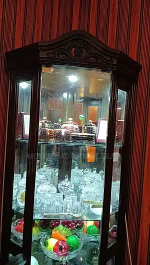 ওয়াল কর্নার শোকেস