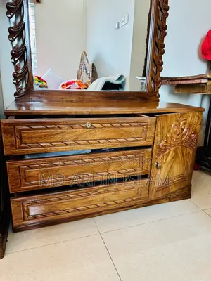 ** ড্রেসিং টেবিল **