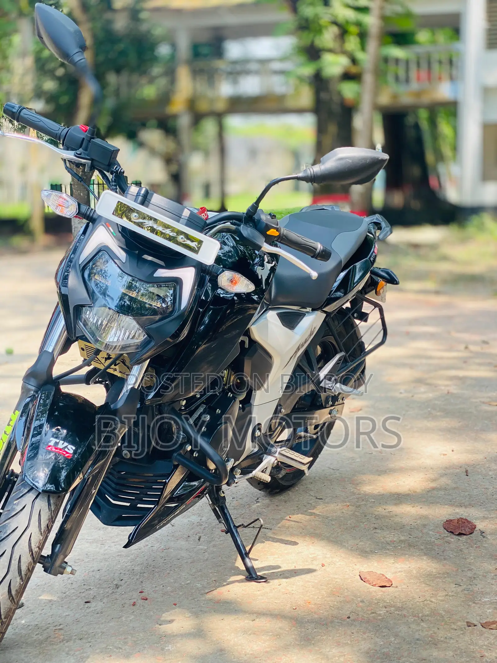 New TVS Apache RTR 160 4V 2025 Black