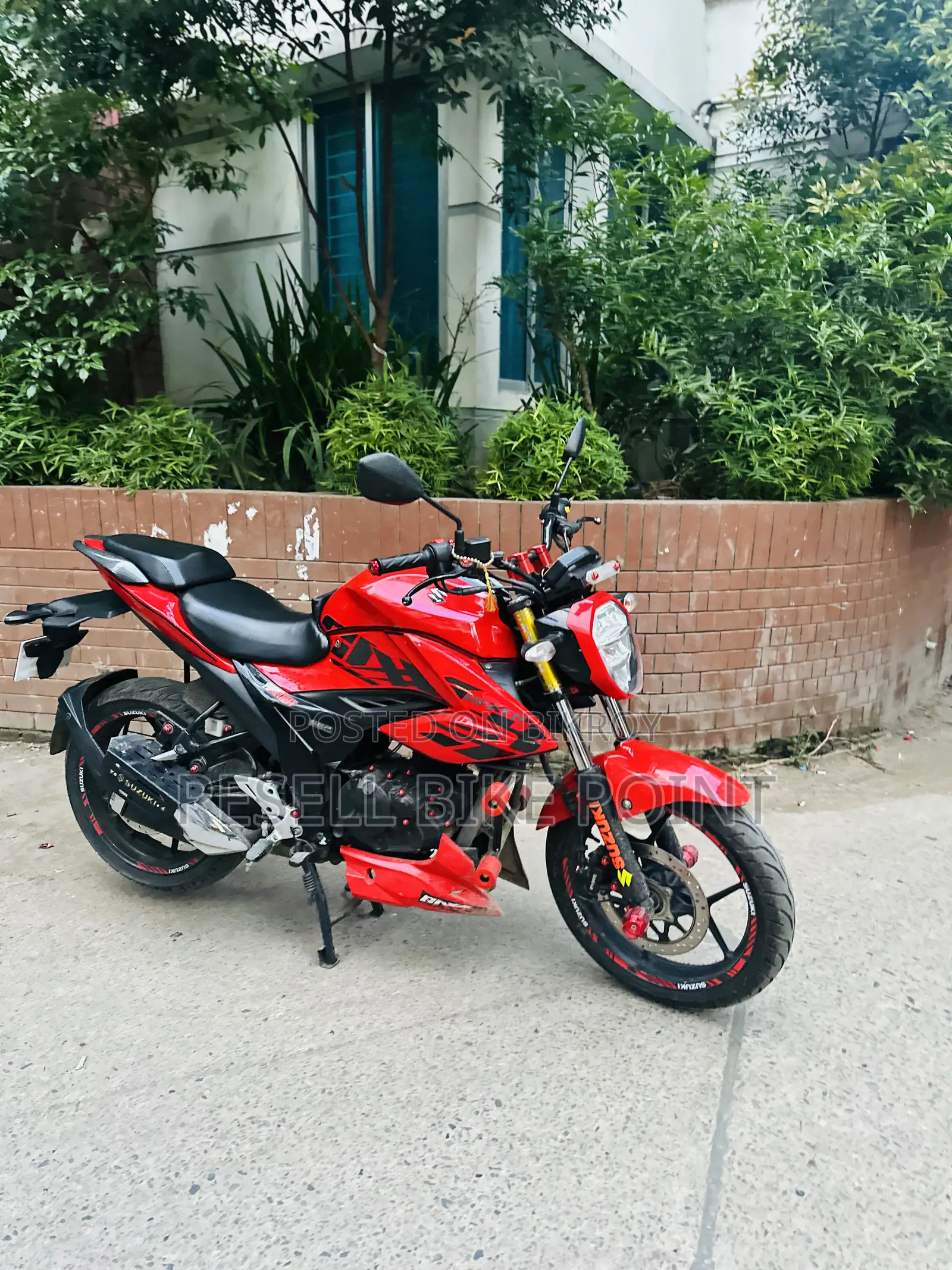 Suzuki 2022 Red