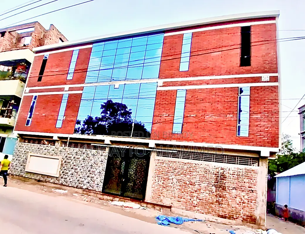 Premium Commercial Space | 2700 Square Feet
