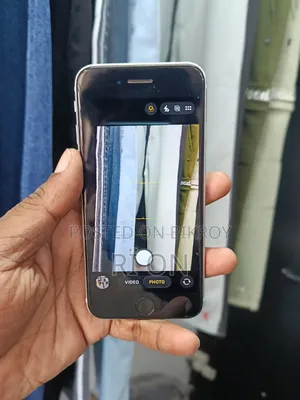 অ্যাপল আইফোন এসই ৬৪ জিবি সাদা