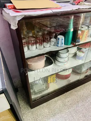 শোকেস স্টোর