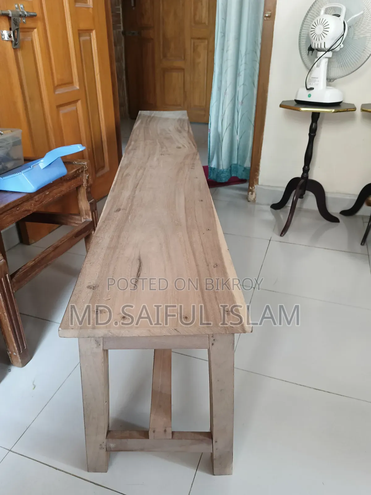 কাঠের বেঞ্চ