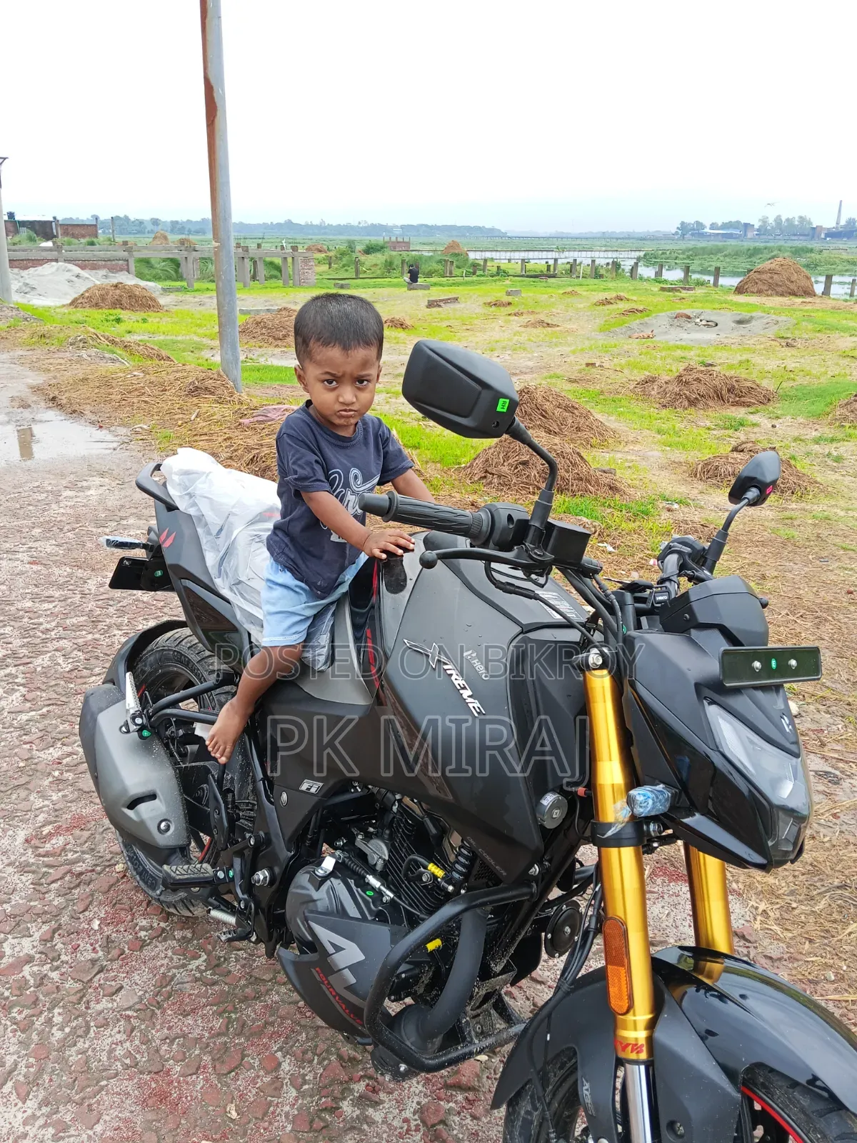 New Hero Thriller 160R 2026 Black