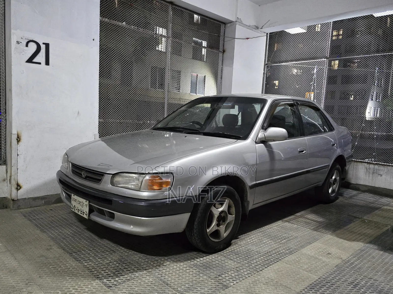 Toyota Corolla 1997 Silver