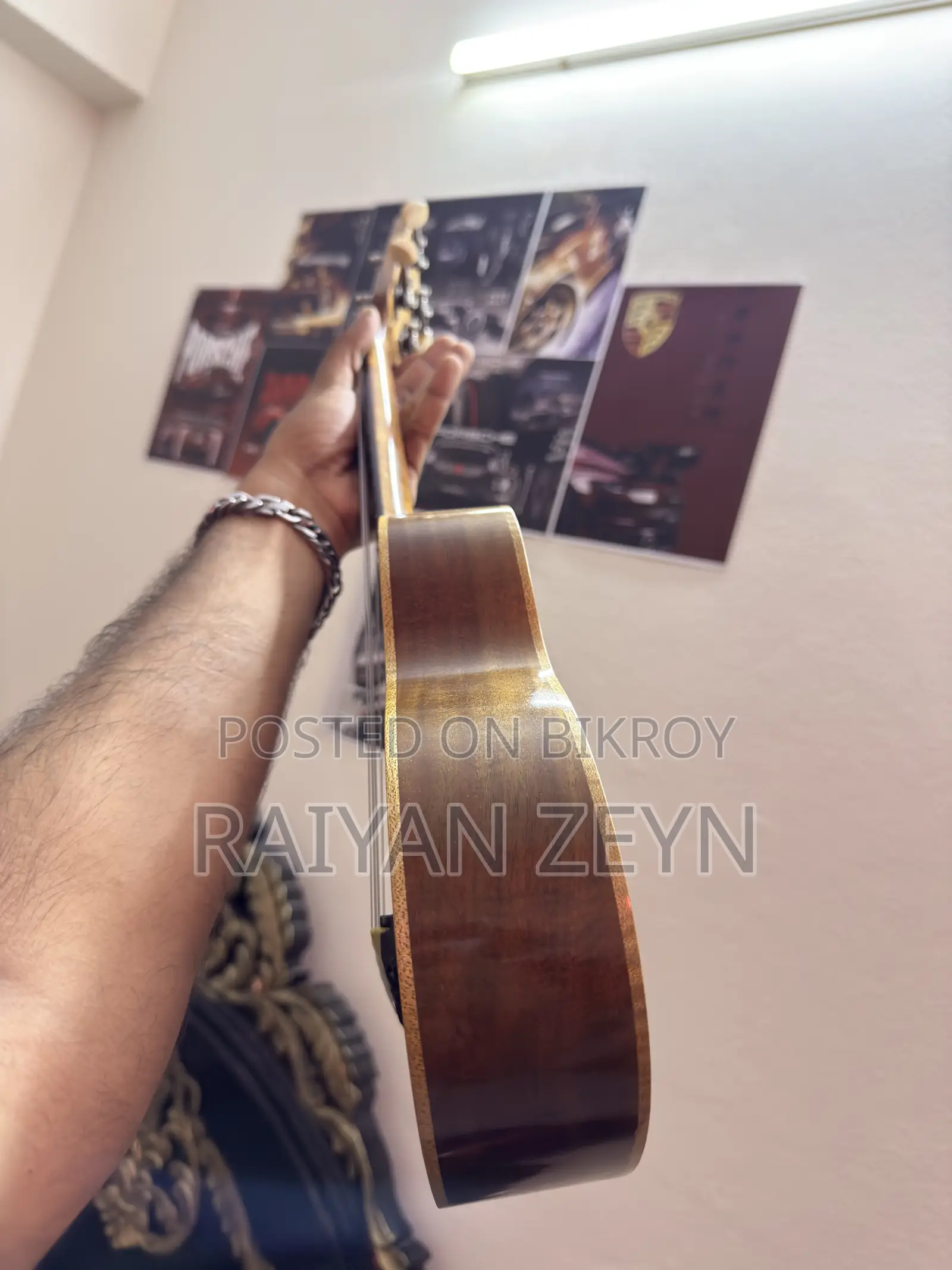 জরুরি ভিত্তিতে ইউকুলেলে বিক্রি