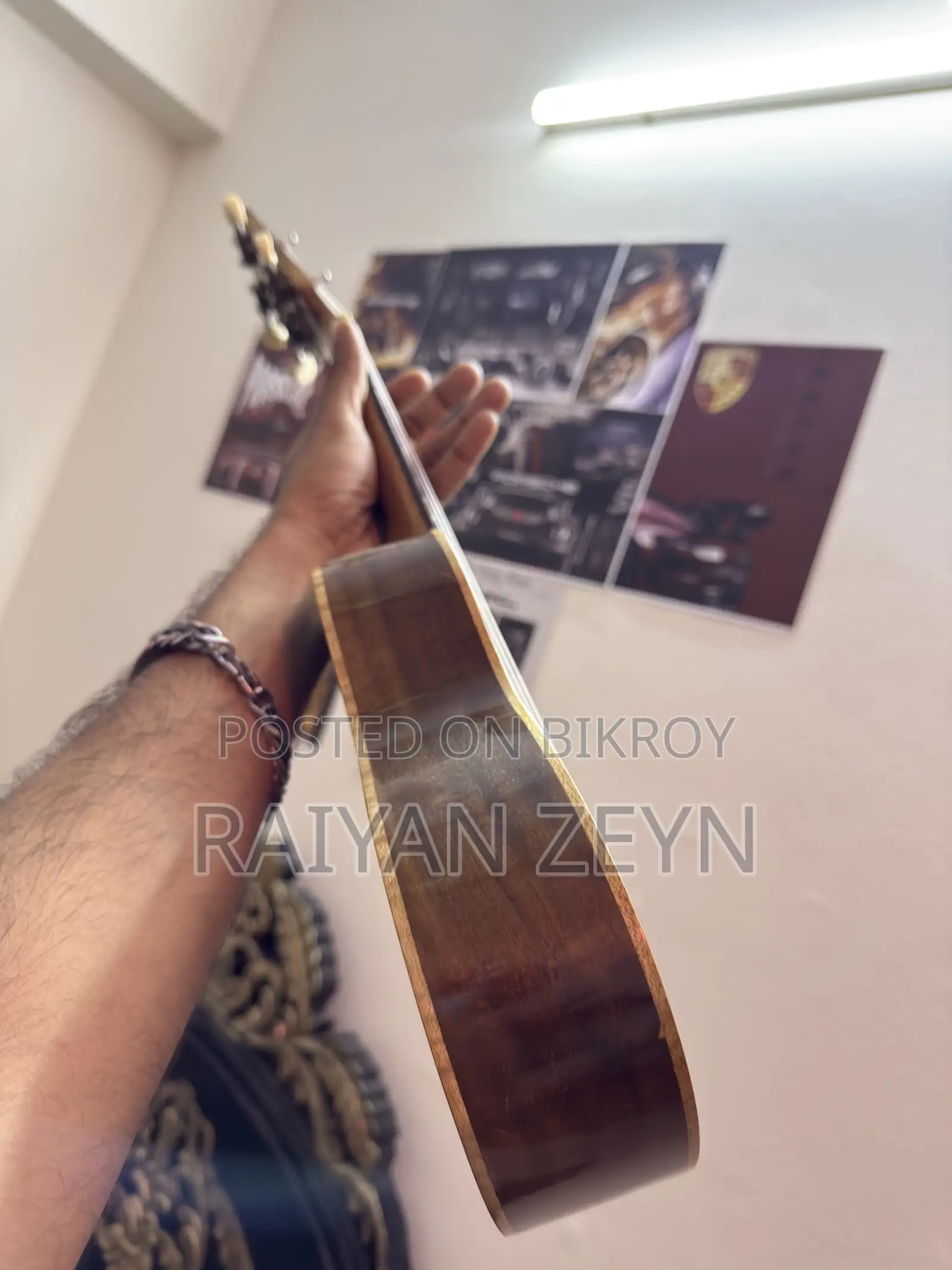 জরুরি ভিত্তিতে ইউকুলেলে বিক্রি