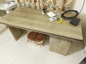 বড় অফিস টেবিল