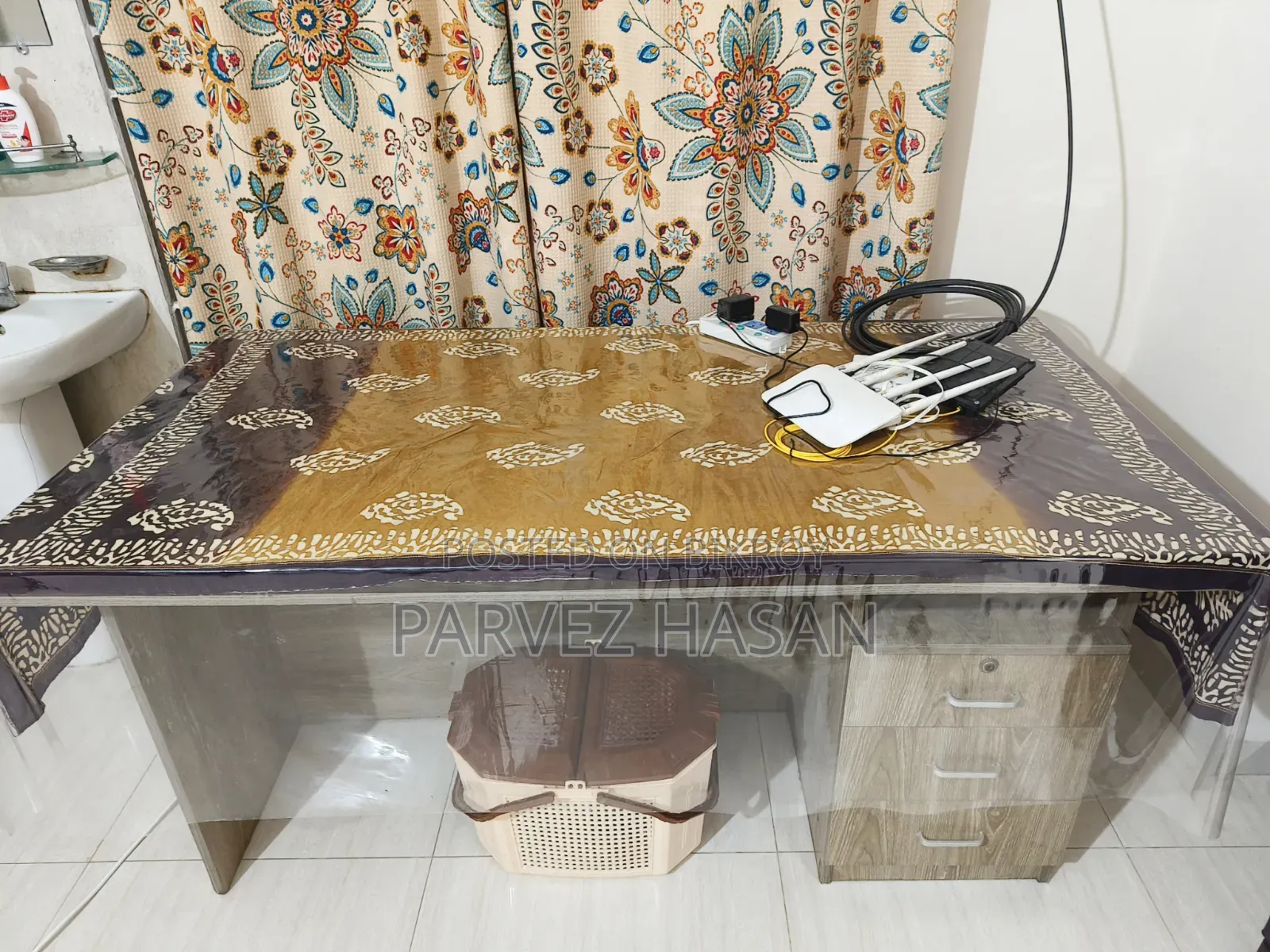 বড় অফিস টেবিল