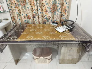 বড় অফিস টেবিল