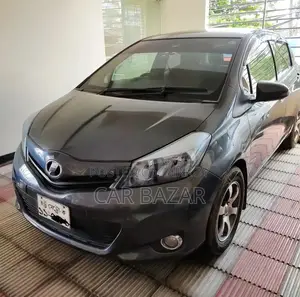 Toyota Vitz 1.0 FWD 5dr 2011 Gray