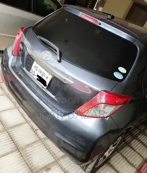 Toyota Vitz 1.0 Front-Wheel Drive 5-Door 2011 Gray