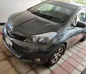 Toyota Vitz 1.0 Front-Wheel Drive 5-Door 2011 Gray