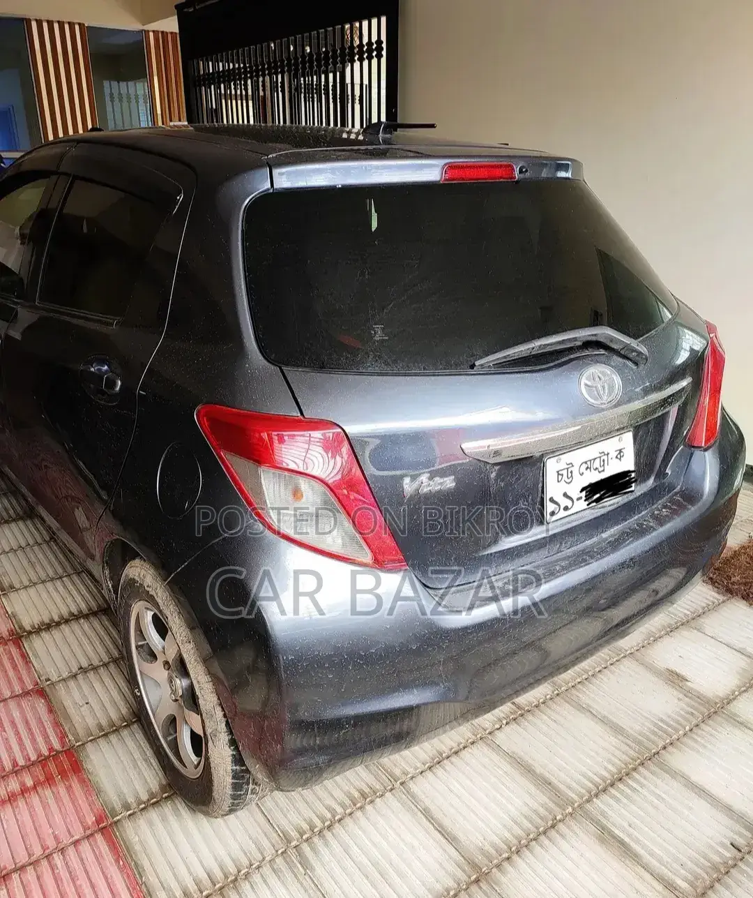 Toyota Vitz 1.0 Front-Wheel Drive 5-Door 2011 Gray