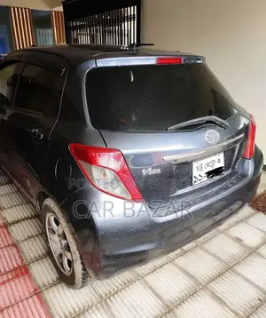 Toyota Vitz 1.0 Front-Wheel Drive 5-Door 2011 Gray