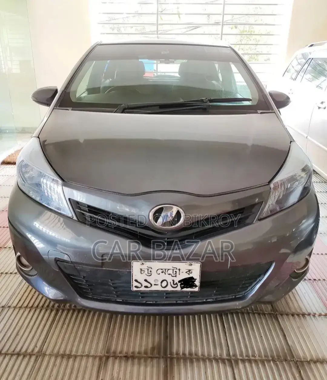 Toyota Vitz 1.0 Front-Wheel Drive 5-Door 2011 Gray