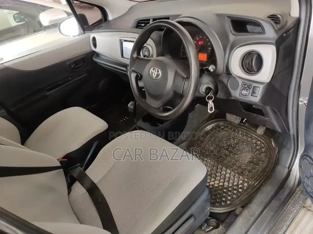 Toyota Vitz 1.0 Front-Wheel Drive 5-Door 2011 Gray