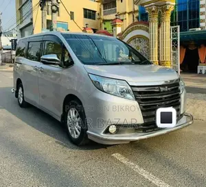 Toyota Noah 2.0 AWD (8 Seater) 2016 Silver