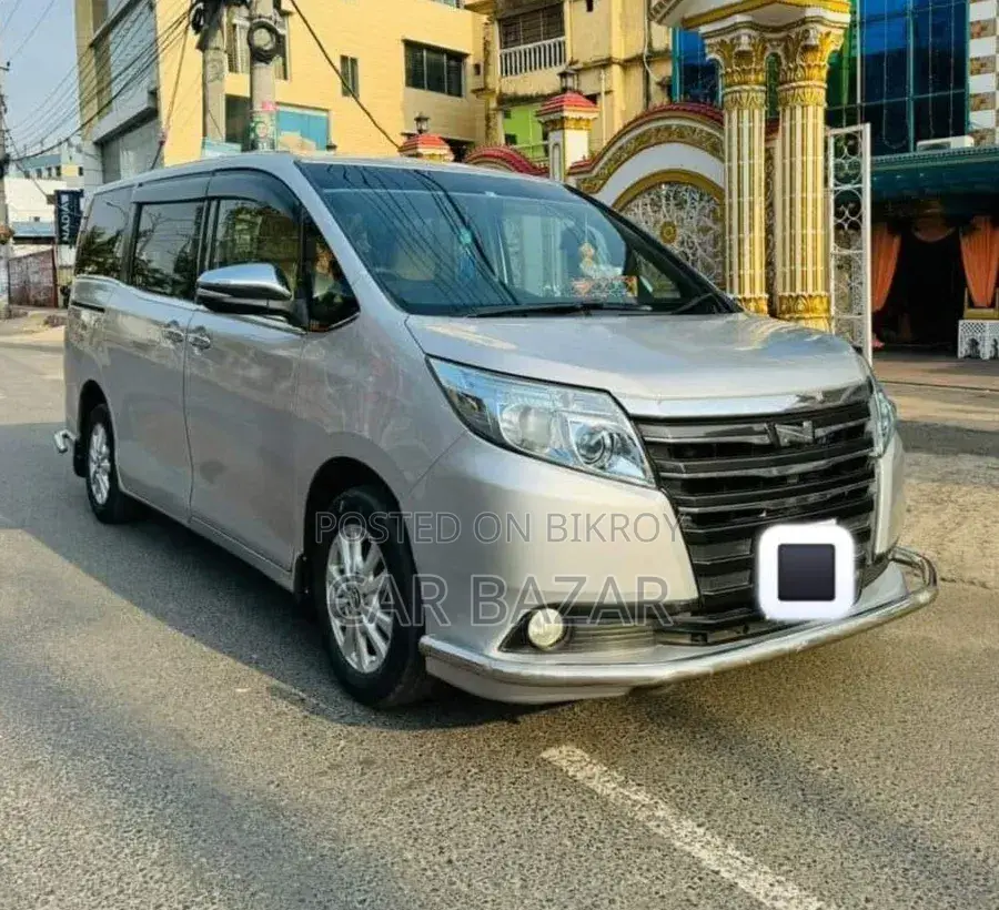 Toyota Noah 2.0 AWD (8 Seater) 2016 Silver