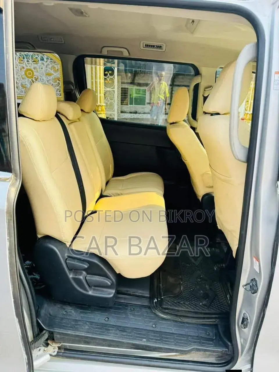 Toyota Noah 2.0 AWD (8 Seater) 2016 Silver