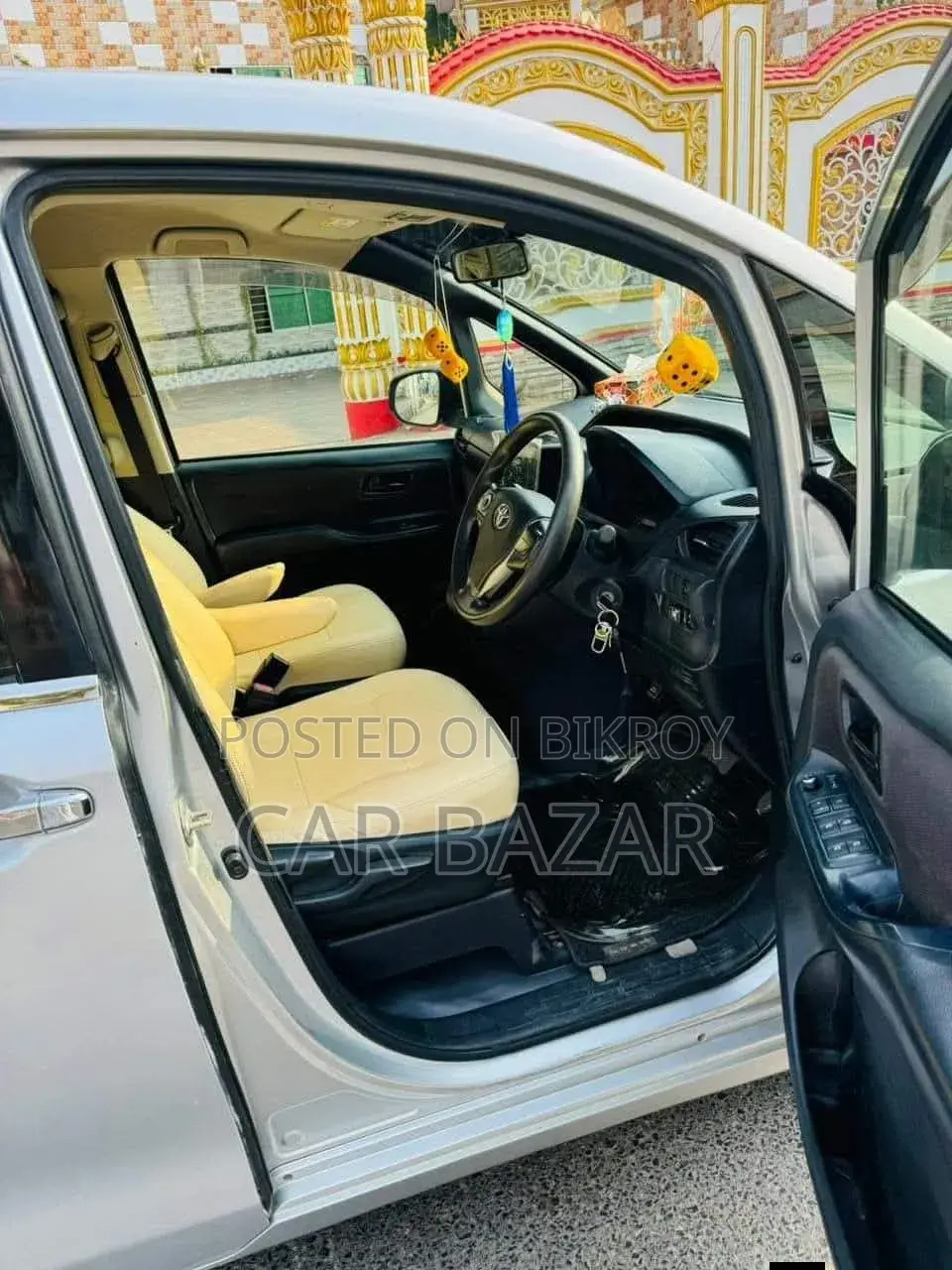 Toyota Noah 2.0 AWD (8 Seater) 2016 Silver