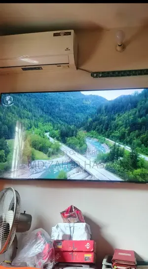 Samsung DU 7700 Smart TV