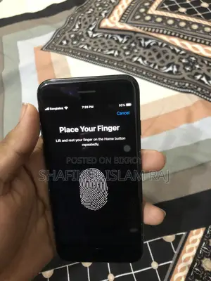 Apple iPhone 7 32 GB Black