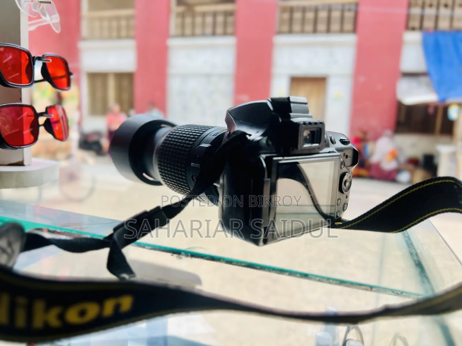 Camera Auto Lens is broken but manual is fine, takes pictures well