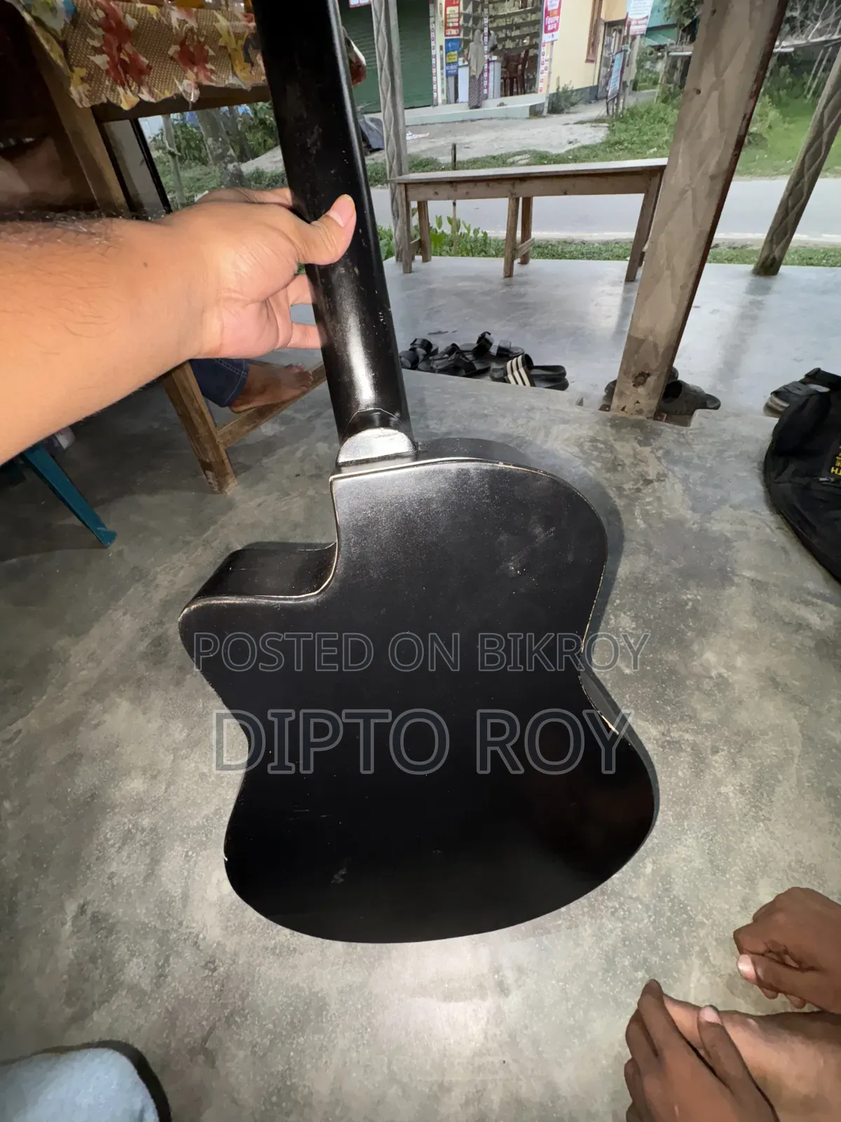 সেকেন্ড হ্যান্ড গিটার