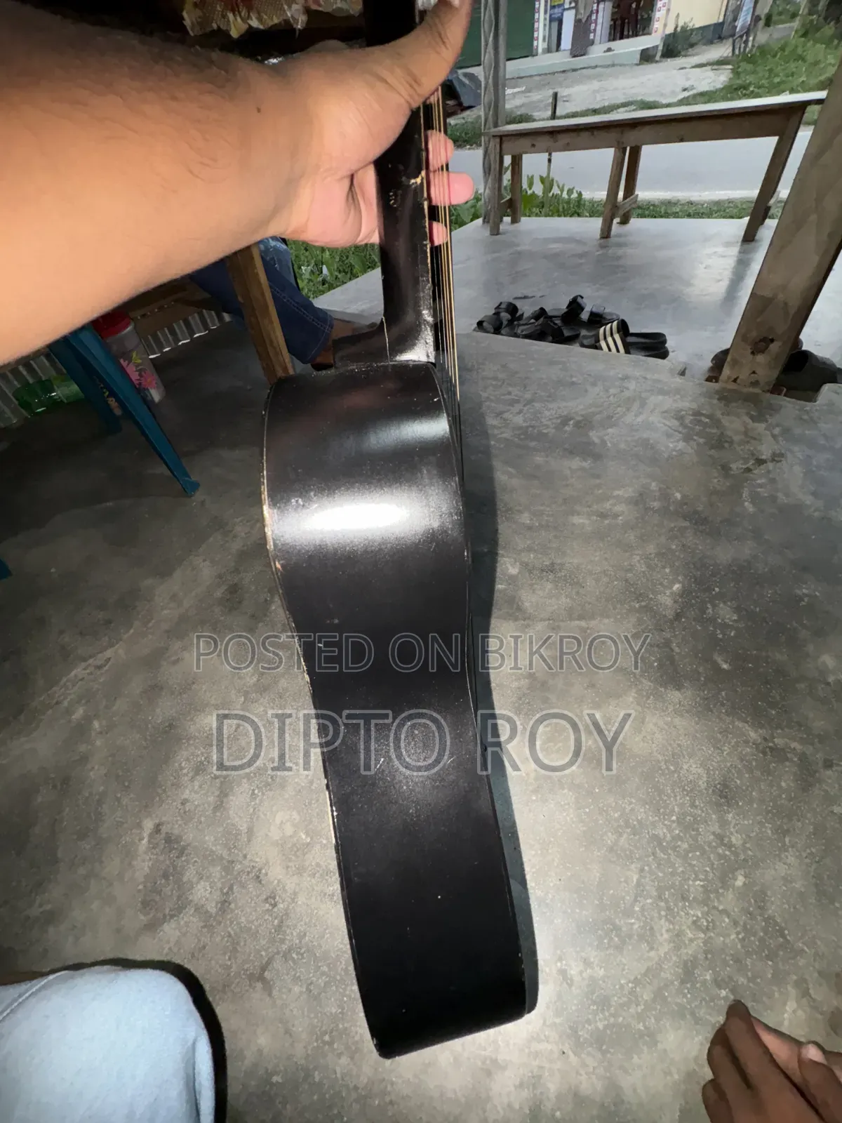 সেকেন্ড হ্যান্ড গিটার