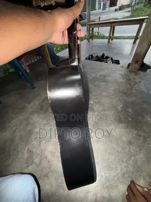 সেকেন্ড হ্যান্ড গিটার