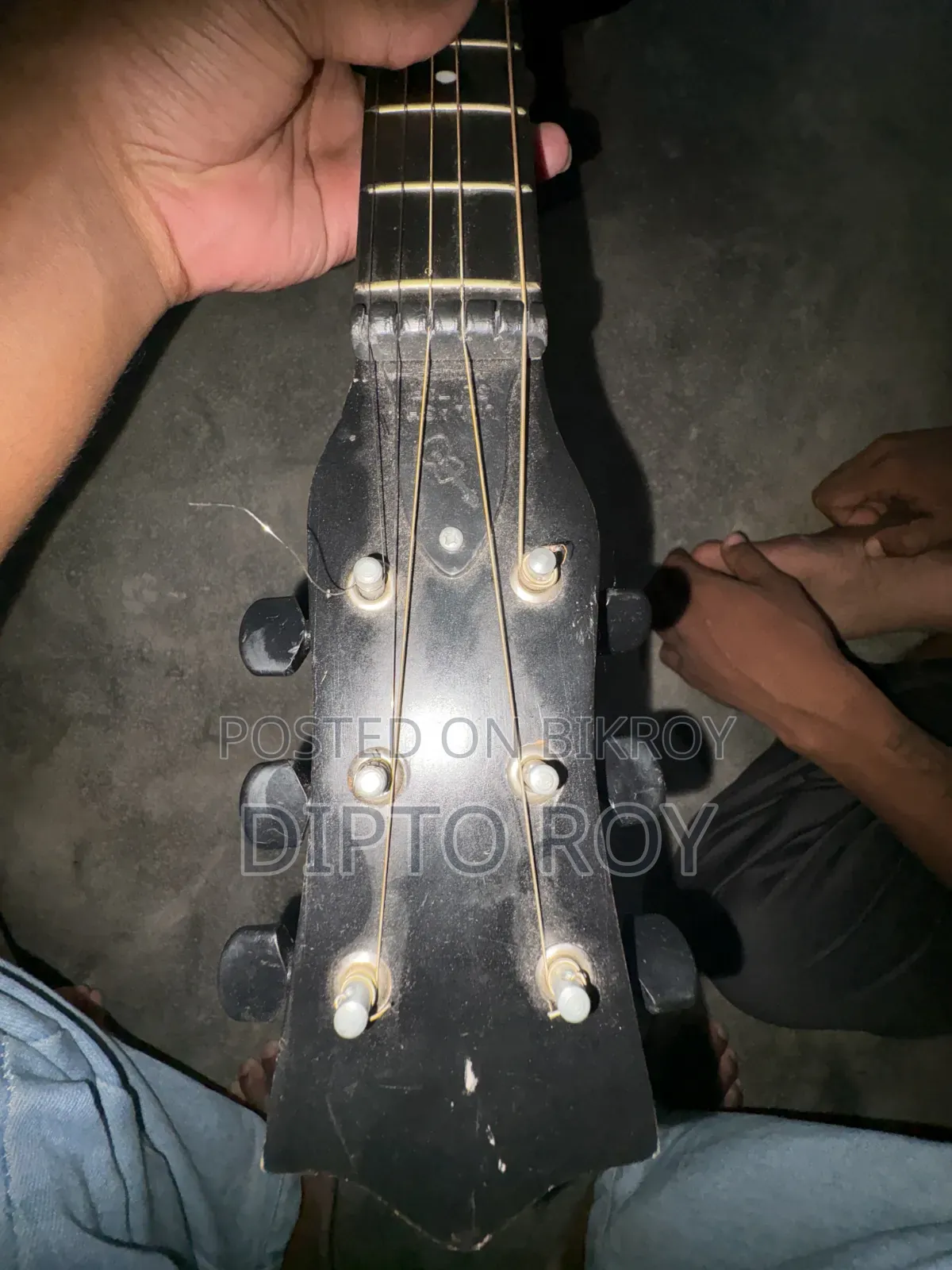 সেকেন্ড হ্যান্ড গিটার
