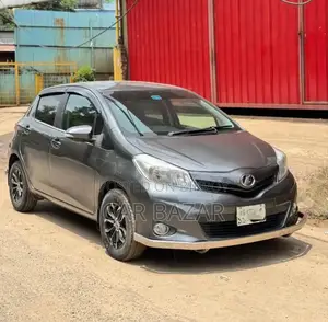 Toyota Vitz 1.0 FWD 3dr 2011 Gray
