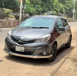 Toyota Vitz 1.0 Front-Wheel Drive 5-Door 2011 Gray