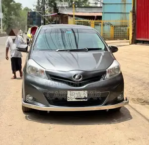 Toyota Vitz 1.0 Front-Wheel Drive 5-Door 2011 Gray