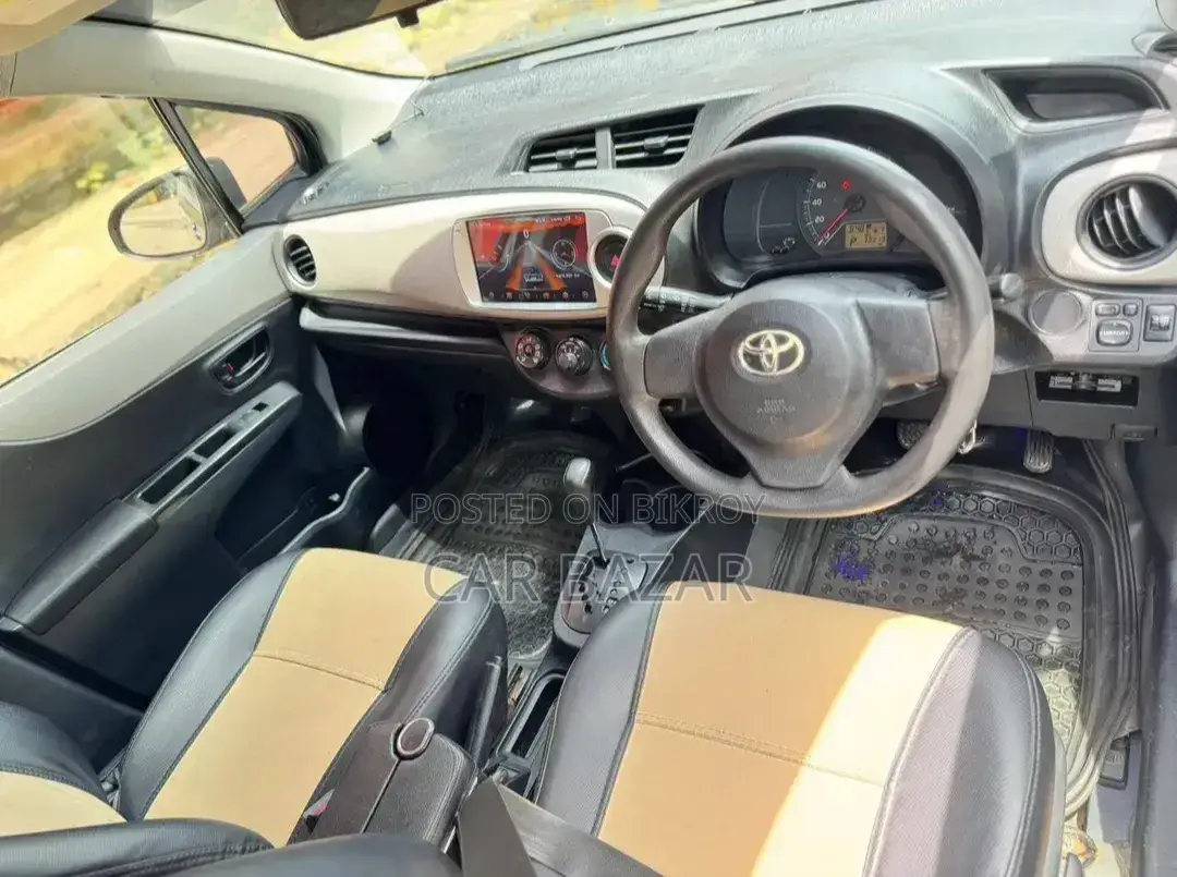 Toyota Vitz 1.0 Front-Wheel Drive 5-Door 2011 Gray