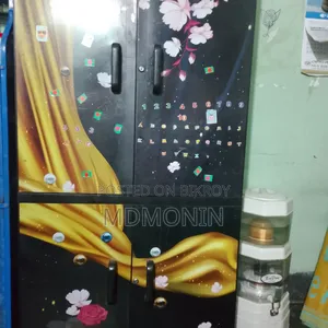 বড় প্লাষ্টিক আলমারি