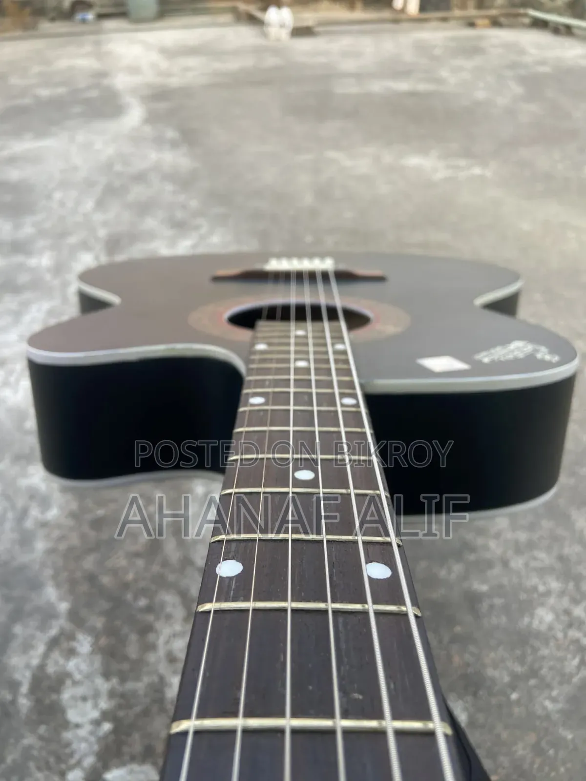 Guitar with 1 bag, 1 belt, and 3 picks as a gift